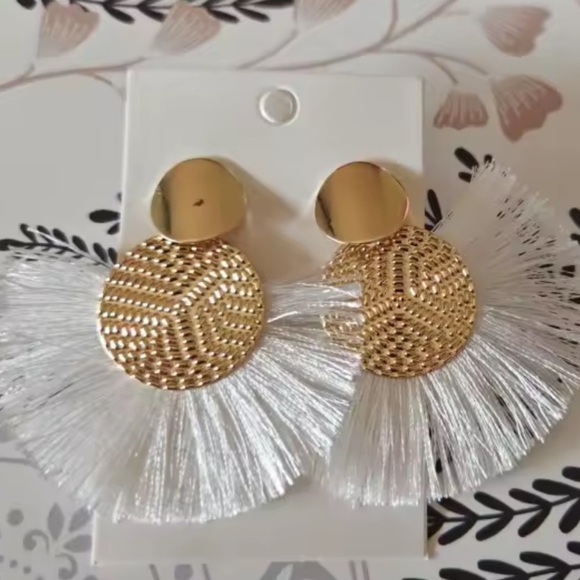 Zara Gold and White Fan Earrings - Picture 3 of 10